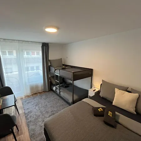 Hostal Hub 20 - Mit Balkon *