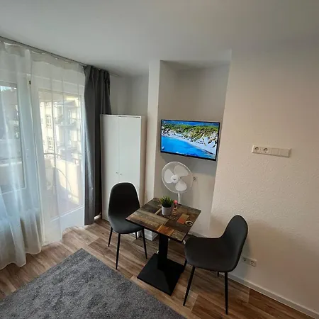 Hostal Hub 20 - Mit Balkon