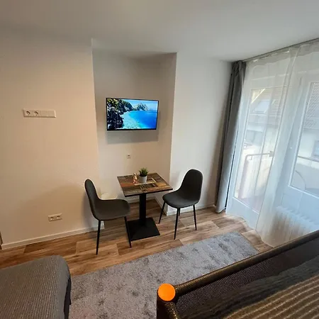 Hub 20 - Mit Balkon Hostal