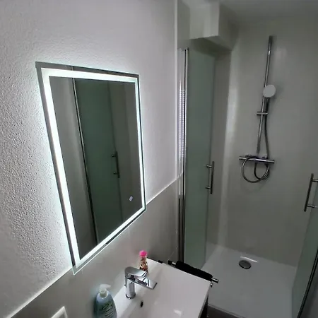 Hub 20 - Mit Balkon Hostal *