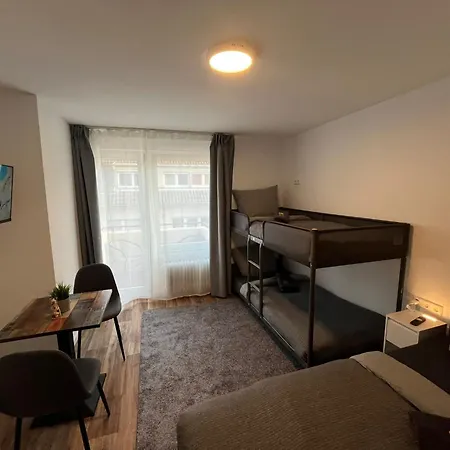 Hostal Hub 20 - Mit Balkon *