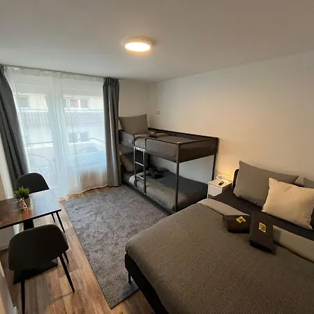 Hostal Hub 20 - Mit Balkon *