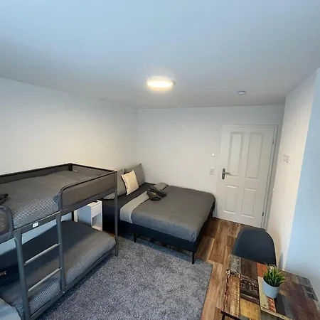 Hub 20 - Mit Balkon Hostal