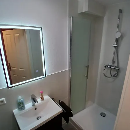 Hub 20 - Mit Balkon Hostal *